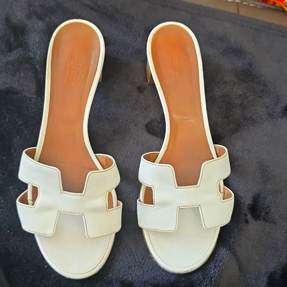 Hermes Oasis white sandals size 9